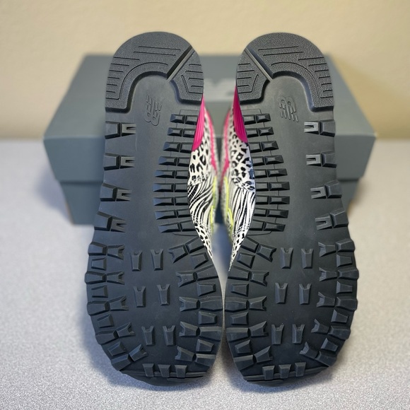 New Balance 574 Animal Cheetah Print  Green Pink WL574ANA Women’s 11 Mens 9.5 - Picture 9 of 10